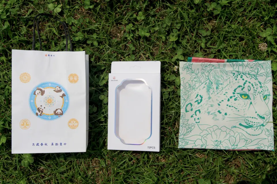 ShuSpring tote bag and gift packaging